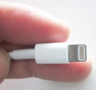 פלאג לחיבור לאייפון-5 בכבל USB